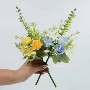 Mini bouquet de roses artificielles et d'eucalyptus Dongchen Crafts, fleurs nouées à la main, pour la décoration de la maison, arrangement de table de salon - Product Image 2