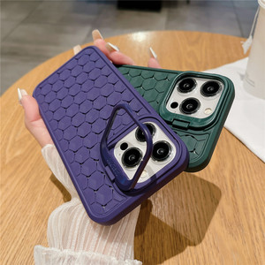 เคสโทรศัพท์สีทึบผิวนอกรังผึ้งสำหรับ <span class=keywords><strong>iPhone</strong></span> 15 Pro 13 12 14เคส TPU กันกระแทกพร้อมขาตั้งกล้อง - Product Image 2
