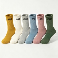 Chaussettes de sport en coton premium pour hommes et femmes avec logo jacquard personnalisé, personnalisation des couleurs et des motifs Pantone