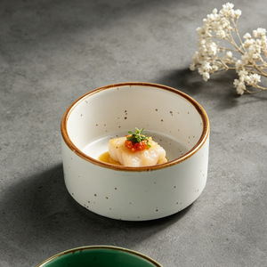 Plato Redondo Pequeño de Cerámica con Borde Moteado Rústico, Plato Compacto para Servir Sushi, Salsas y Aperitivos para Bistro y Comidas Familiares - Product Image 2