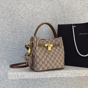 Vente en gros Fabrication de sacs Nouvelle impression classique Sac fourre-tout seau élégant pour femmes Sacs à bandoulière imprimés personnalisés pour femmes - Product Image 2