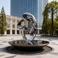 Sculptures paysagères contemporaines sur mesure pour cour de bureau, statue ornementale en acier inoxydable poli miroir en forme de cercle