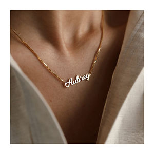 Collier de plaque d'identification en or personnalisé personnaliser la police d'art anglais hommes femmes pendentif en acier inoxydable Shopify livraison directe articles Agent - Product Image 1