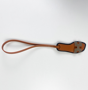 Porte-clés en cuir PU gaufré personnalisé QYS avec pendentif lettre, accessoire pour sac fourre-tout et sac à main, cadeau - Product Image 4