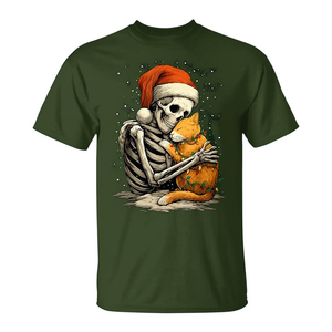 Camiseta navideña gótica de invierno con diseño de esqueleto de Papá Noel abrazando a un gato tabby - Product Image 2