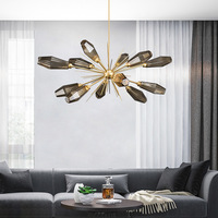 Lustre de luxe nordique post-moderne 2026 avec abat-jour en verre fumé et structure en fer, lumière blanc chaud, économe en énergie, pour salon, chambre et salle à manger