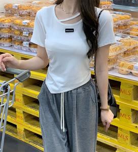 Camiseta de Verano Coreana de Diseño Irregular de Manga Corta para Mujer, Estilo Chica Sexy, Blanca, Básica, Informal - Product Image 1