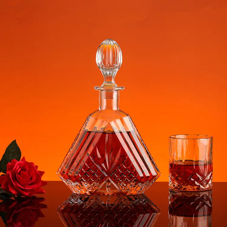 Diseño clásico exquisito en relieve cuadrado 70cl botella de vidrio de licor