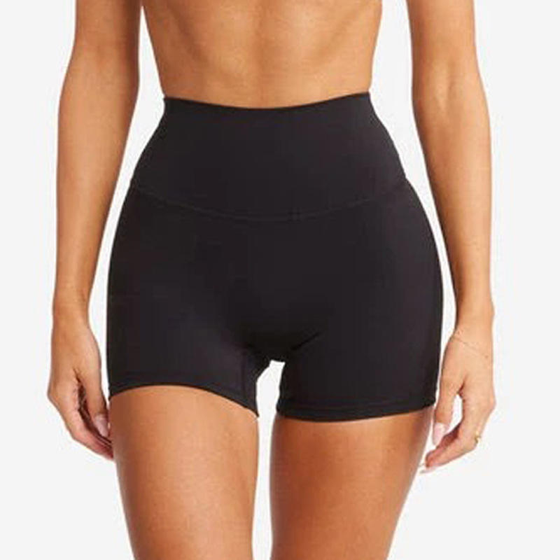 กางเกงขาสั้นสีดำ