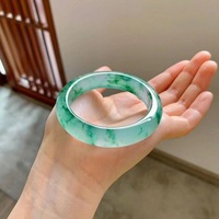 Gelang Batu Kuarsa Bunga Mengambang Transparan Langka, Elegan dan Mewah, Lebar 10mm, Permukaan Datar, Batu Giok Hijau Alami untuk Wanita