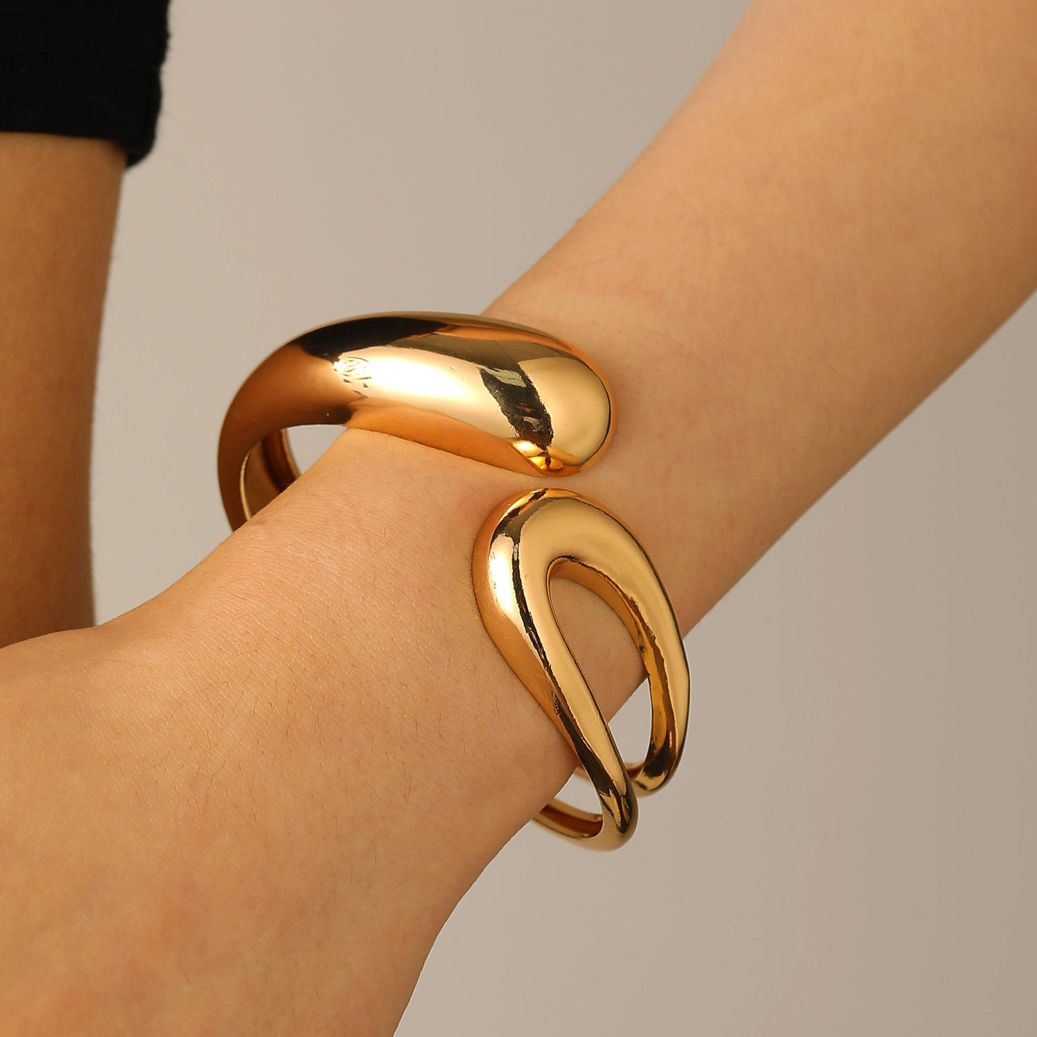 03 kc gold single drop (bracelet) 9130