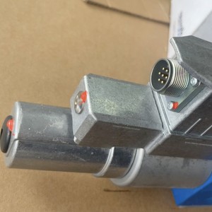 R901542397 4WREE10E75-3X/V/24A1 Válvula Direccional Proporcional Hidráulica para Equipos Industriales - Product Image 1