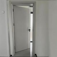 Prix d'usine Pulvérisateur vertical solide de taille personnalisée Porte de garage pivotante en bois finie pour villa, maison, matériau de construction