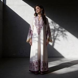 Robe Abaya élégante en polyester imprimé de haute qualité, personnalisée pour les femmes musulmanes, pour les occasions de fête - Product Image 4