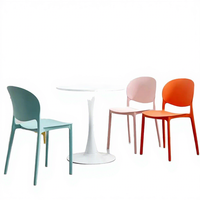 Chaise de salle à manger sans accoudoirs en plastique de style nordique, design minimaliste moderne pour la maison, pour les repas décontractés, le mahjong, la restauration rapide