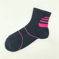 Chaussettes de sport personnalisées pour femmes - Chaussettes mi-mollet pour adultes avec compression, design tricoté respirant, positionnement du logo sur le bord et le bas, collection printemps