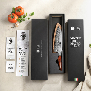 Cuchillo Santoku de Cocina de Acero Damasco en Polvo, Inspirado en Chefs de 3 Estrellas, con Mango de Madera de Palisandro y Funda de Madera de Nogal - Product Image 1
