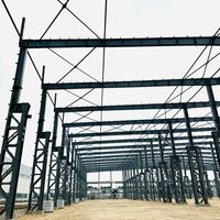 Atelier et entrepôt en structure acier résistant à l'abrasion, surface robuste résistant à une utilisation quotidienne intensive