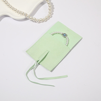 Pochette à bijoux en microfibre velours avec logo personnalisé, nœud papillon, petite taille 8*8cm, sac de rangement pour accessoires, emballage cadeau, enveloppe à rabat