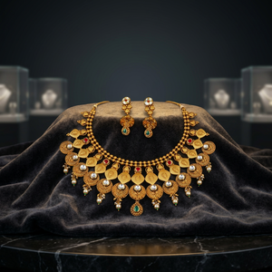 Parures de bijoux indiens élégants et vintage en or de style religieux de la marque Aaradhya (collier et boucles d'oreilles) - Collections tendance - Product Image 3