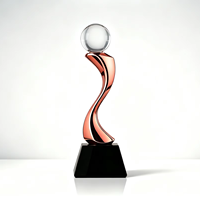 Trophées en métal durables faits à la main, concept doré en forme de S, avec boule de cristal, design 3D, impression UV, style moderne