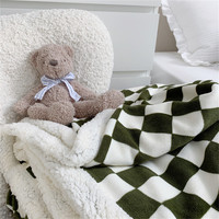 Couverture en flanelle confortable en gros, couverture personnalisée en peluche épaisse et douce, couverture de lit d'hiver à carreaux