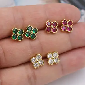 Anting-anting zirkon empat daun kuningan, anting-anting Mini tampilan segar sederhana mewah cahaya Eropa dan Amerika Serikat