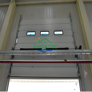 Porte de garage sectionnelle en acier galvanisé isolé et robuste certifiée CE avec une bonne étanchéité, une réduction du bruit et une utilisation durable - Product Image 3