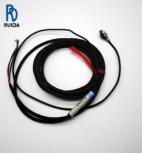 เซ็นเซอร์วัดระยะใกล้แบบมีเกลียว Keyence EM-005P M5 ระยะตรวจจับ 1 มม. แบบ PNP ใช้กระแสไฟ 12mA - Product Image 1