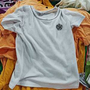 Ropa usada <span class=keywords><strong>vintage</strong></span> mezcla usada vestido surtido <span class=keywords><strong>tienda</strong></span> usada stock tops producto mujer camiseta ropa usada ropa de <span class=keywords><strong>segunda</strong></span> <span class=keywords><strong>mano</strong></span> - Product Image 6