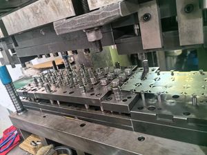 Fabricante de herramientas de prensa de estampado de precisión, molde de punzonado de estampado de chapa, troqueles de estampado progresivo de latón y Metal - Product Image 2