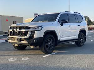 Oficialmente y limpio <span class=keywords><strong>Toyota</strong></span> Landd Cruiser GR 2023 Modelo Año GCC Especificaciones coches y listo para usar - Product Image 2