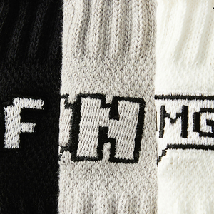 Chaussettes de sport unisexes blanches avec logo personnalisé, design athlétique, pour hommes, avec coussinets et logo. - Product Image 4
