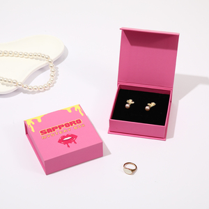 Boîte à bijoux magnétique en carton rose mignon avec logo personnalisé de luxe pour colliers et boucles d'oreilles, et pochette assortie - Product Image 2