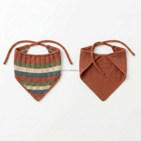 Modernes Besticktes Kratzfestes Luxus-Strick-Haustier-Bandana Doppelseitig Verstellbares Dreieckstuch für Hunde Weiches Gestricktes Welpen-Halstuch