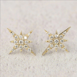 Orecchini a Perno Minimalisti con Zirconi a Forma di Stella a Otto Punte, Gioielli Chic da Donna per Uso Quotidiano e Regalo - Product Image 4