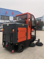 Truk Penyapu Elektrik RuJie dengan Penghisap Vakum, Penyemprot, Penekan Debu, Tempat Sampah Kapasitas Besar, Sikat Ganda Samping untuk Jalan