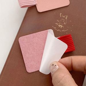 Support de stylo élastique en cuir PU promotionnel avec dos adhésif pour carnets, tablettes et journaux - Product Image 3