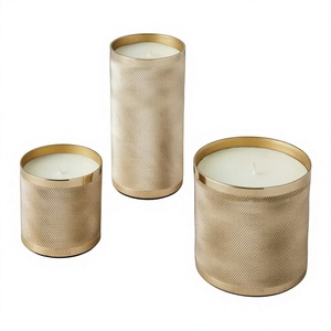 Ensemble de bougeoirs cylindriques en laiton texturé doré avec mèche, bougies en cire de soja coulées à la main Urli, ensembles de bougies festifs pour cadeaux d'entreprise - Product Image 1
