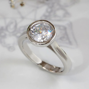 Anello con Design Geometrico Rotondo Stile Fascia Completa per Donne - Product Image 4