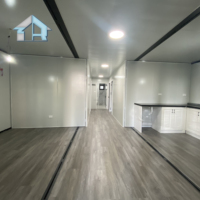Maison conteneur extensible de 40 pieds, mini-maison modulaire avec revêtement métallique multicolore, design capsule spatiale, unités d'habitation complémentaires modernes