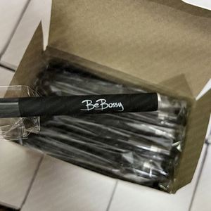 Stylo Gel à Bille Personnalisé Cj661 en Carbone Givré 0,5 mm pour Entreprise, Bureau, Étudiant et Examen - Product Image 4