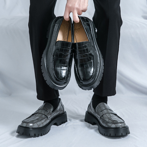 เทรนด์แฟชั่นย้อนยุค รองเท้าแบบสวม พื้นผิวหนัง รองเท้าพื้นหนาเพิ่มความสูง รองเท้าลำลองหนังสำหรับกิจกรรมกลางแจ้ง - Product Image 5