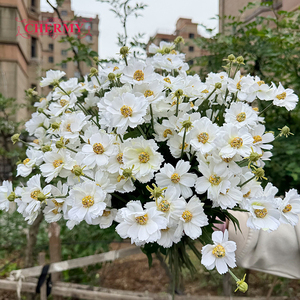 DC216 Fiori Artificiali di Cosmos Bianchi, Fiori di Margherita Selvatica in Seta per Matrimoni e Decorazioni Floreali per la Casa - Product Image 1