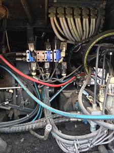 Pavéuse à <span class=keywords><strong>béton</strong></span> asphalteuse sur roues XC MG-RP452 d'occasion de 2016, largeur de pavage de 2 à 4,5 m, capacité de 240 t/h, moteur et pompe de 73,5 kW - Product Image 4