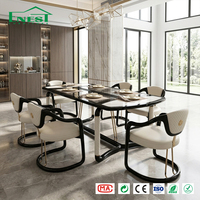 Ensemble de table à manger en marbre de luxe avec 6 chaises en cuir matelassé, bordure dorée, incrustation en verre, personnalisation complète pour villa et hôtel