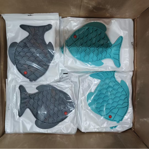 แผ่นรองสำหรับสุนัขรูปปลา<span class=keywords><strong>ปลาโลมา</strong></span>น่ารักทำความสะอาดง่ายแผ่นรองเลียสำหรับสัตว์เลี้ยงพร้อมถ้วยดูด - Product Image 6