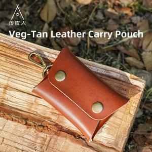 Estuche para encendedor recargable hecho a mano con cuero vacuno premium, equipado con gancho de latón vintage, resistente y duradero, hecho en China. - Product Image 6