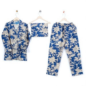 Ensemble de pyjama en coton de luxe pour femmes indiennes, tricoté, respirant, confortable, élégant, imprimé floral multicolore, taille élastique - Product Image 1