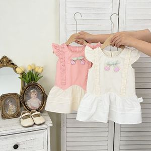 Abito Estivo 2026 per Bambina Stile Fresco con Maniche a Volant, Pizzo a Ciliegia e Orlo Arricciato - Product Image 1